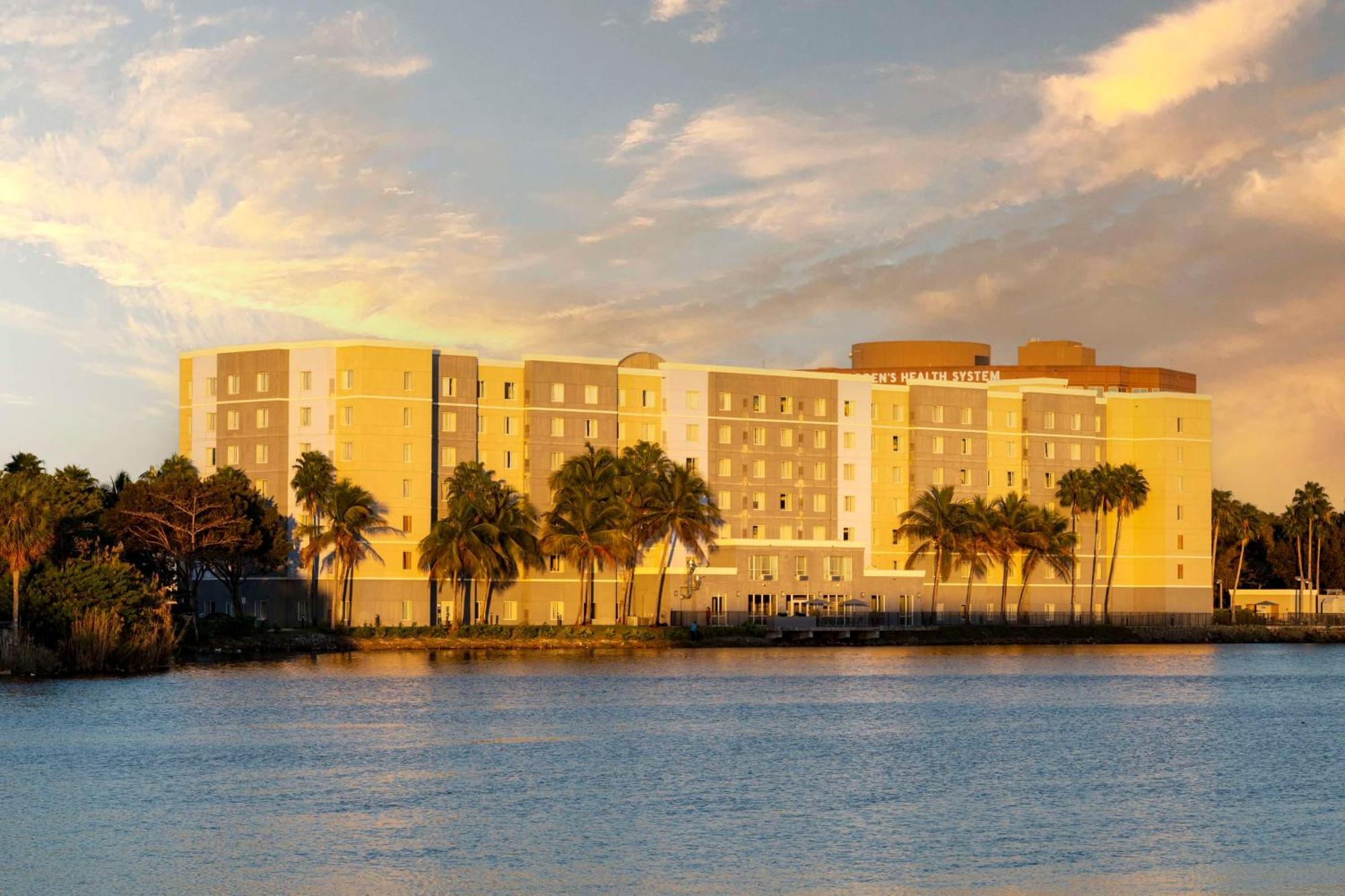 Homewood Suites Miami Airport/Blue Lagoon Exterior foto