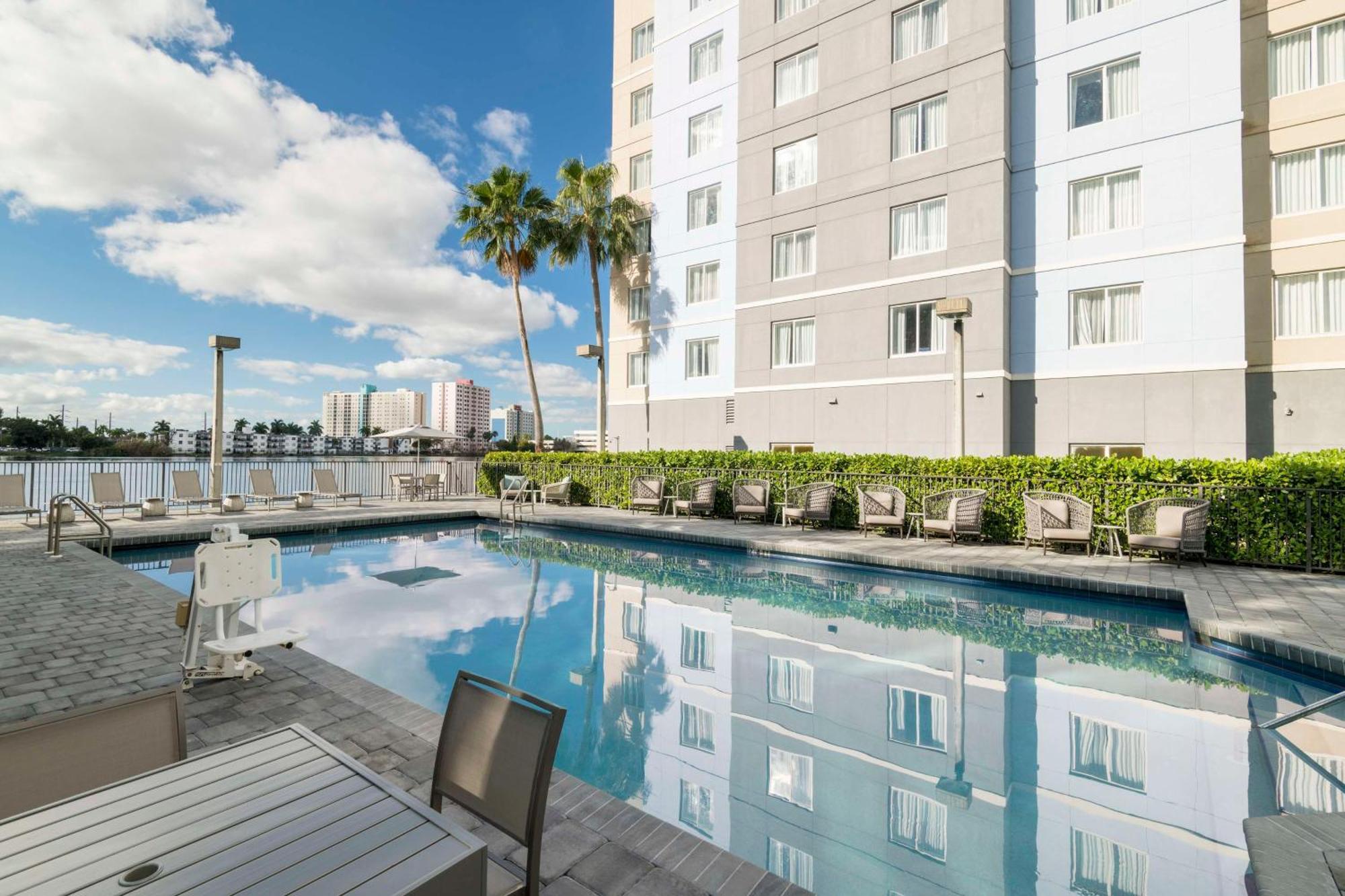 Homewood Suites Miami Airport/Blue Lagoon Exterior foto