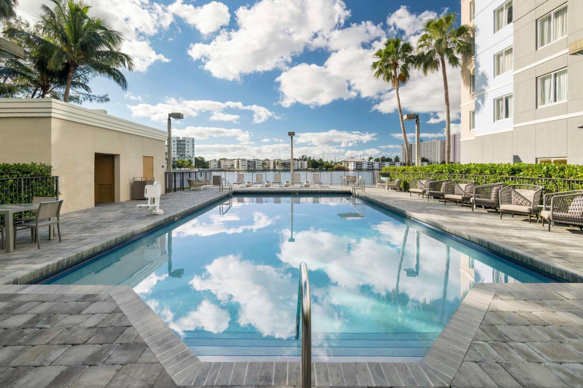 Homewood Suites Miami Airport/Blue Lagoon Exterior foto